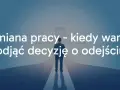 Mężczyzna stoi na rozdrożu, zastanawiając się, czy warto zmienić pracę. Decyzja o odejściu może otworzyć nowe ścieżki kariery.