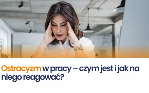 Kobieta z dłońmi na skroniach, przeżywająca ostracyzm w pracy. Tekst: "Ostracyzm w pracy – czym jest i jak na niego reagować?".